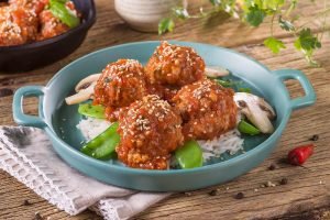 Albóndigas de quinua en salsa de tomate