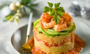 CAUSA DE VERDE, CAMARÓN Y AGUACATE