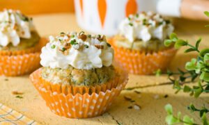 CUPCAKE DE ESPINACA, FETA Y ALMENDRAS